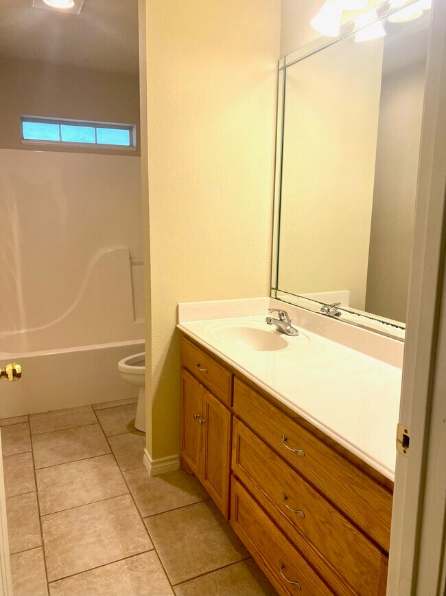 Building Photo - 130 Mystic Dr