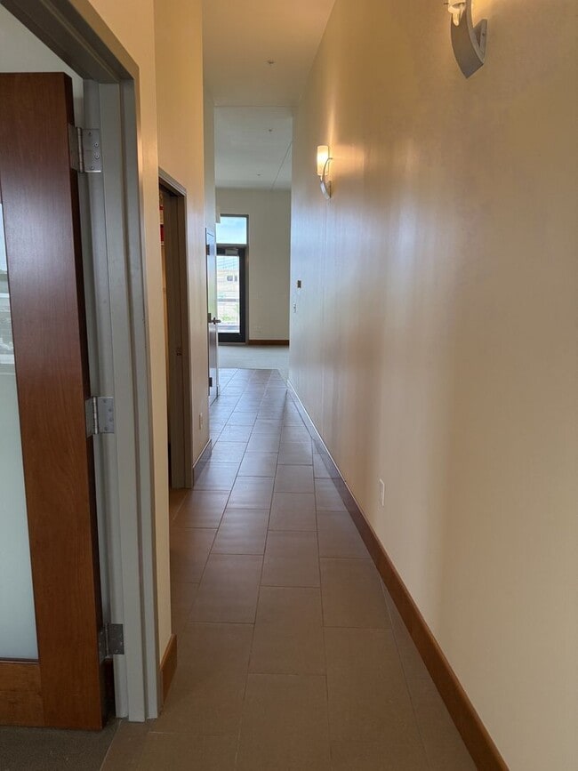 Building Photo - Luxury Apartment