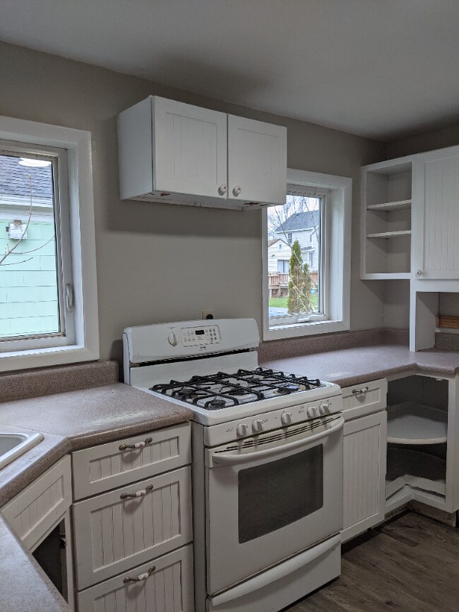 Building Photo - Adorable, Affordable, Available!! Complete...