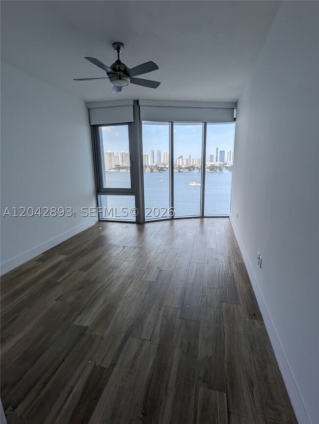 Building Photo - 17111 Biscayne 1011