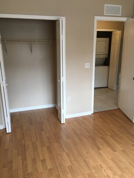 Building Photo - 1261 SE 27th St