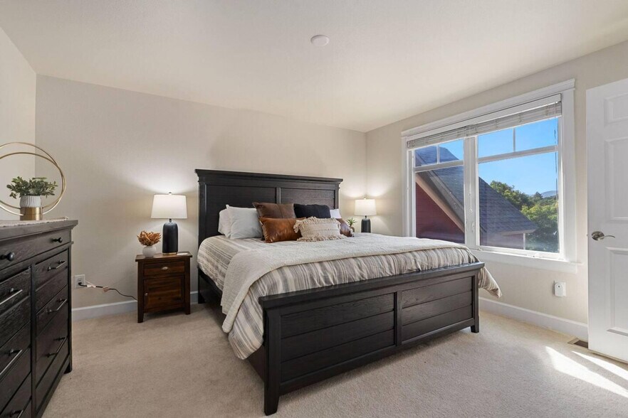 Building Photo - 330 N Howes St