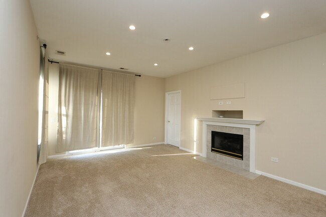 Building Photo - 3333 Stratford Ct