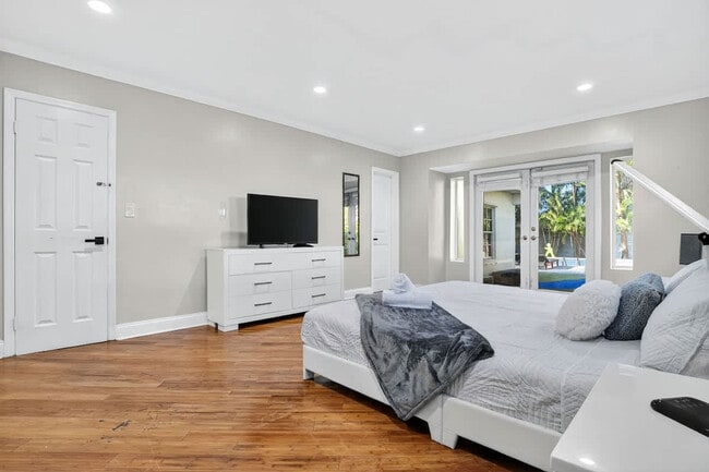 Building Photo - 2423 NE 202nd St