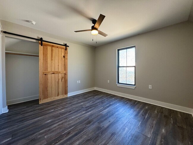 Building Photo - 1 Bedroom • 1 Bath Duplex on 23rd Street!