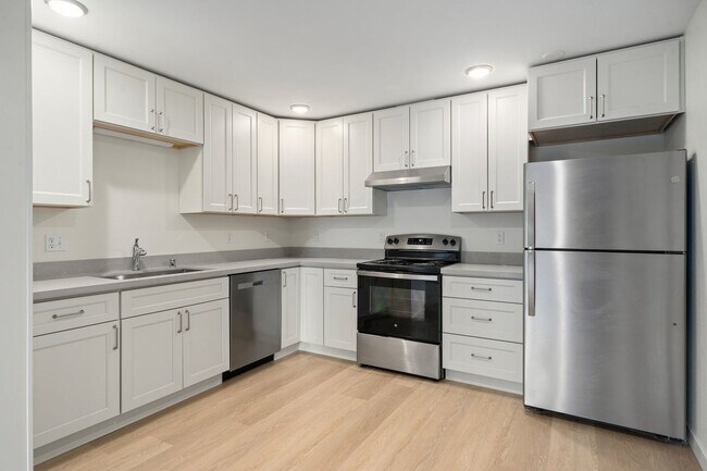 Building Photo - 535-537 NE Vena St