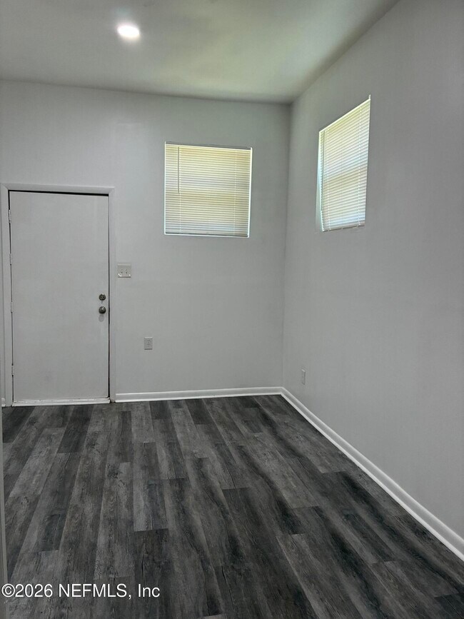 Building Photo - 645 Allen Ln