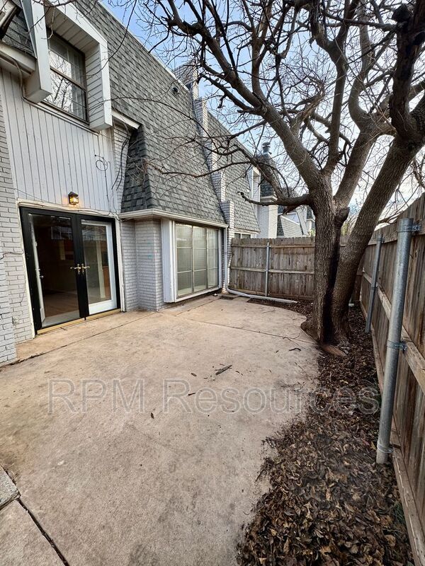 Building Photo - 11407 N May Ave