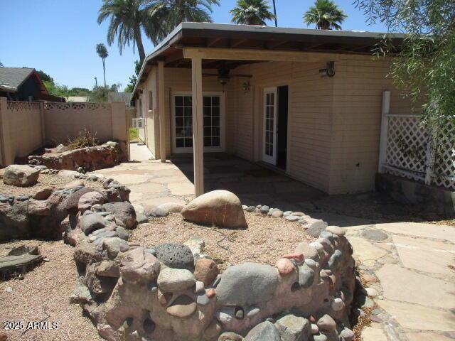 Building Photo - 2021 S La Rosa Dr