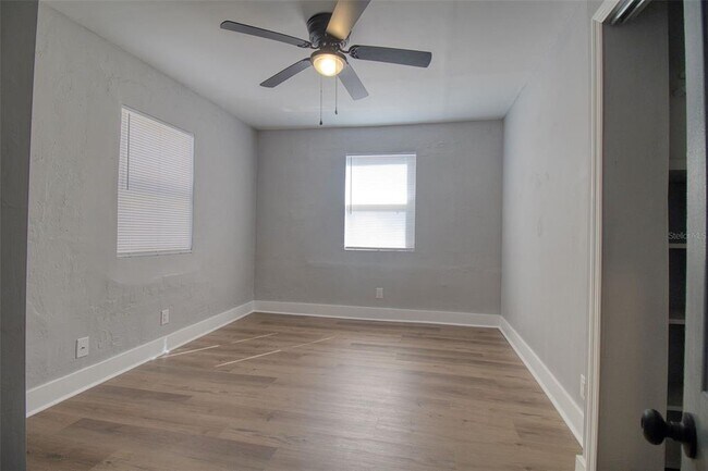 Building Photo - 675 16th Ave S