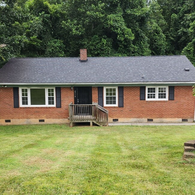 Primary Photo - Remodeled Brick Rancher in between Kerners...