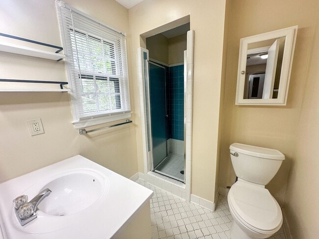 Building Photo - Beautiful Waterfront 4-Bedroom Home in Pirates Cove!