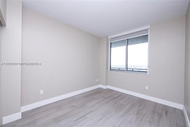 Building Photo - 16385 Biscayne Blvd