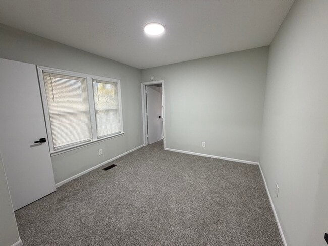 Building Photo - Move in Special - 3bed 2 bath in KCK off Turner and I-635