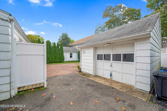 Building Photo - 2203 3rd Ave