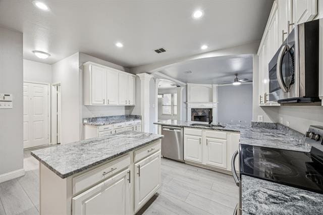 Building Photo - 813 Lake Forest Trl