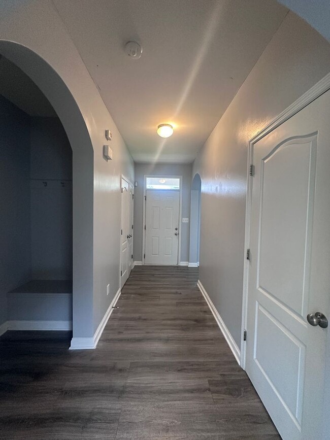 Building Photo - 5519 Bannon Crossings Dr