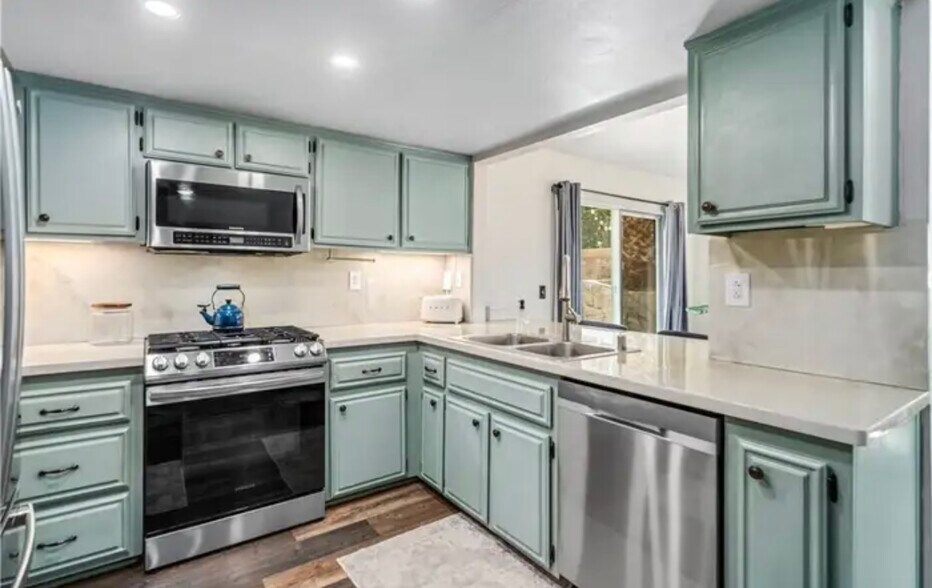 Building Photo - 4554 Meadow Pl