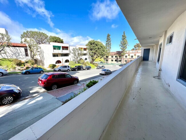Building Photo - 5630 Ravenspur Dr