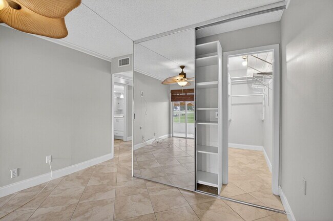 Building Photo - 447 Flanders I