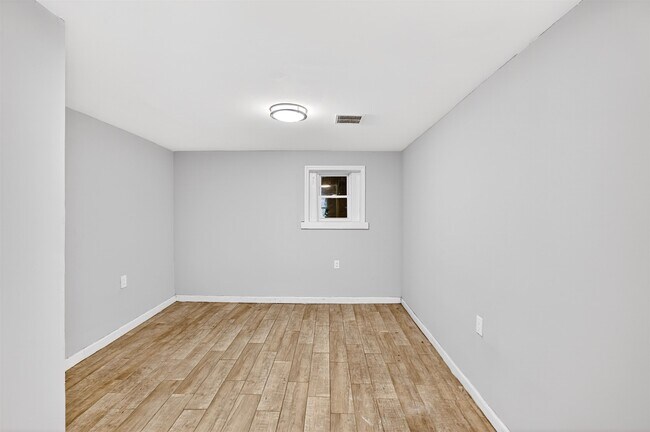 Building Photo - 83 Williams Ave