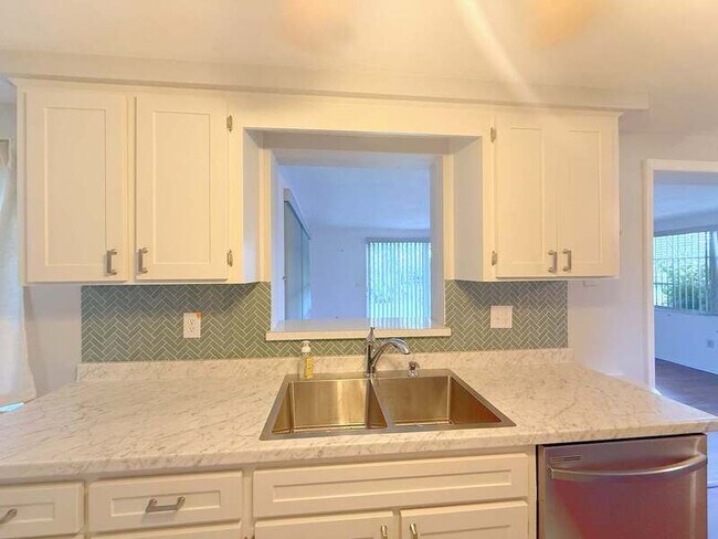 Building Photo - 5239 Eagle Dr