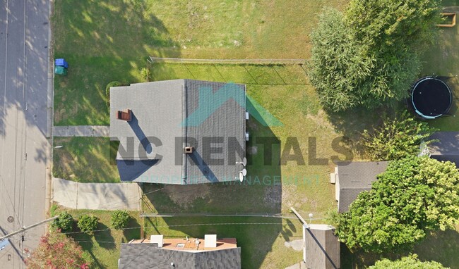 Building Photo - 1309 Carolina St E