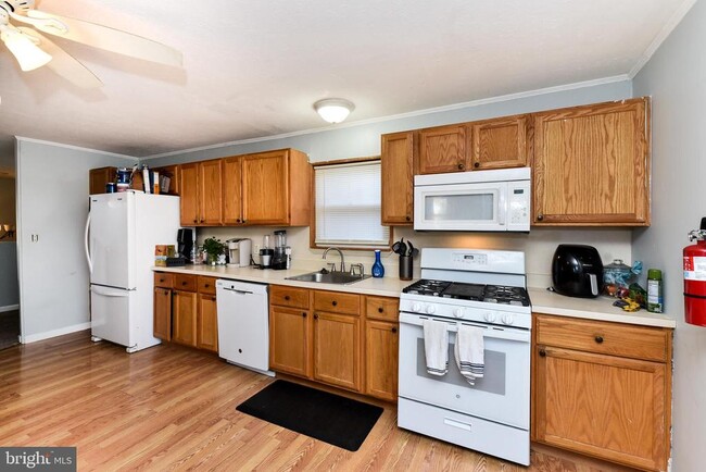 Building Photo - 722 Glenside Dr