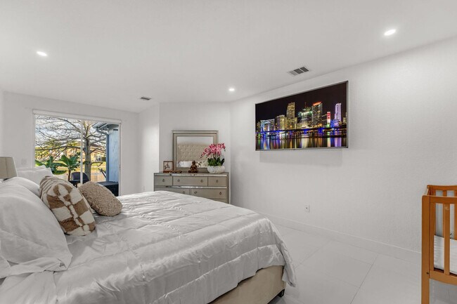 Building Photo - 1205 SW 146th Ct