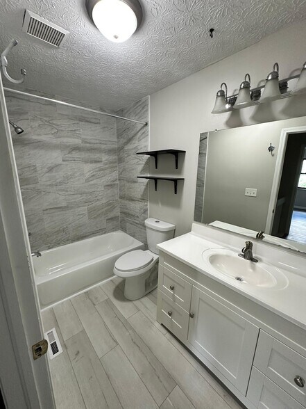 Building Photo - 1827 Watertower Dr