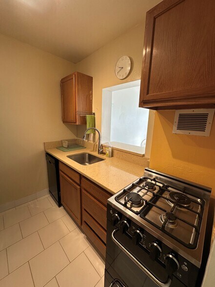 Building Photo - 1121 Arlington Blvd