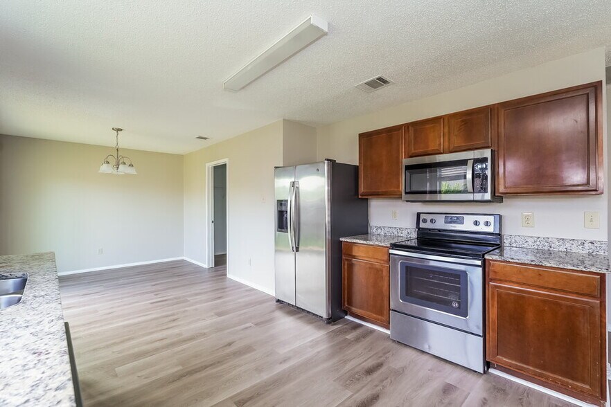 Building Photo - 300 Dakota Ridge Dr