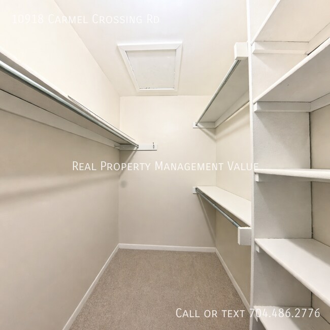 Building Photo - 10918 Carmel Crossing Rd