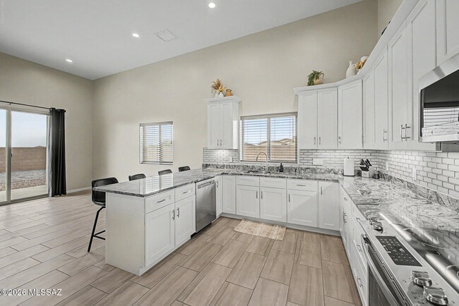 Building Photo - 208 S Montgomery Pl