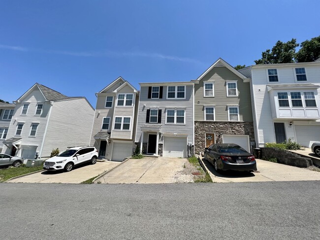 Building Photo - 326 Falcon Run