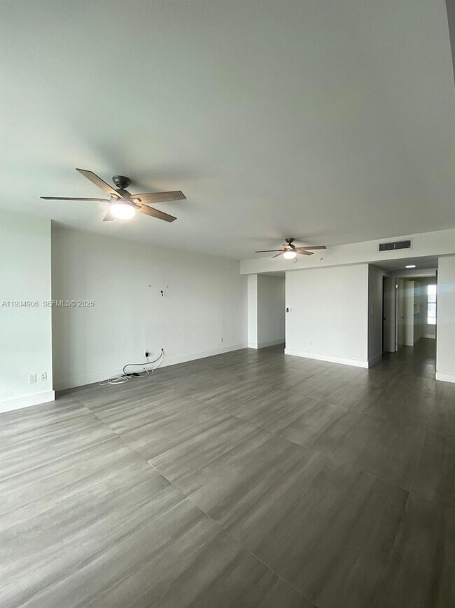 Building Photo - 400 Sunny Isles Blvd