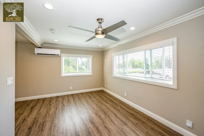 Building Photo - 1622 Brigden Rd