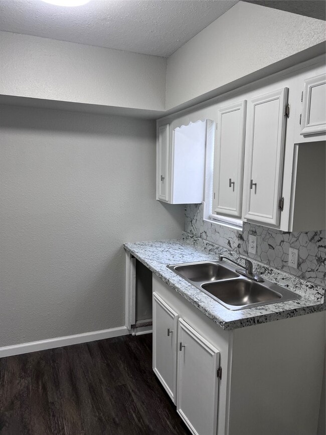 Building Photo - 503 Park Ln