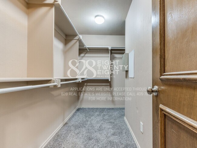 Building Photo - 2909 Line Dr