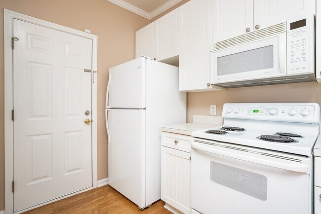 Building Photo - 2000 Persimmon Ridge Dr