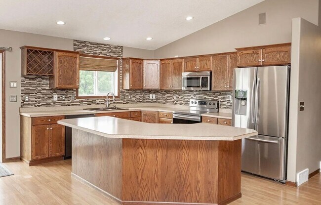 Building Photo - 1237 Diversion Dr