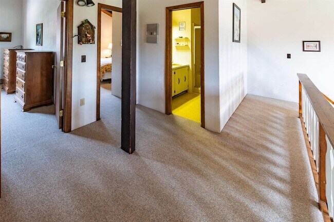 Building Photo - 18 Bunker Ln