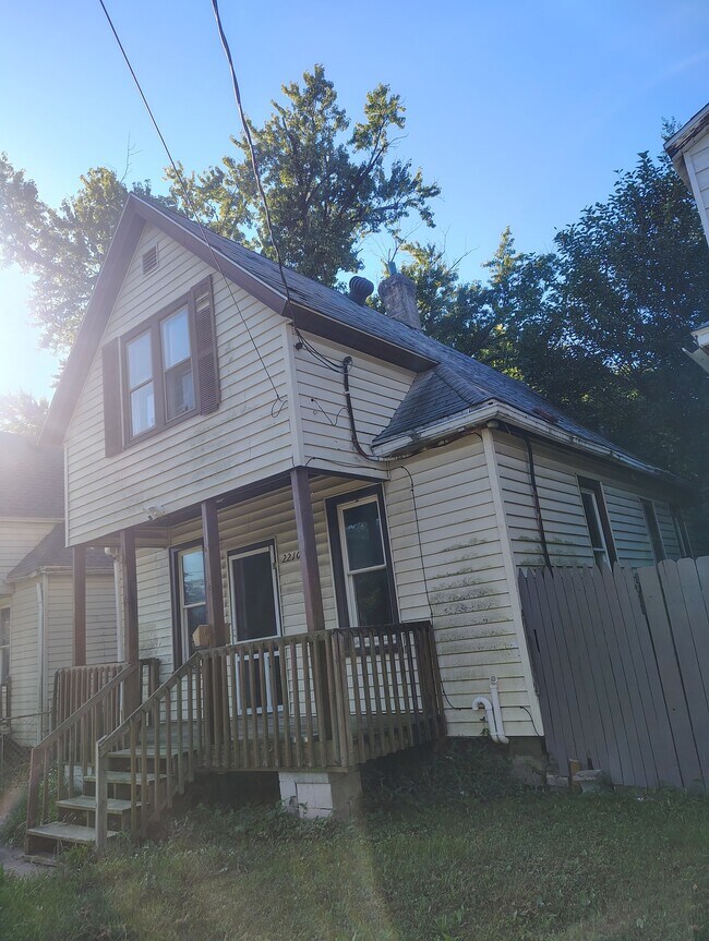 Building Photo - 2210 W Wiswall St