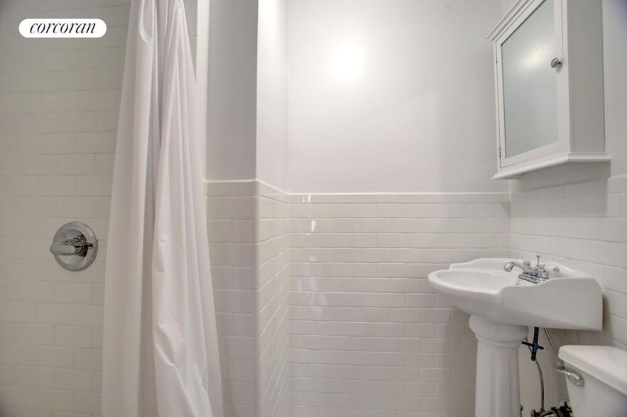 Building Photo - 104 W 80th St