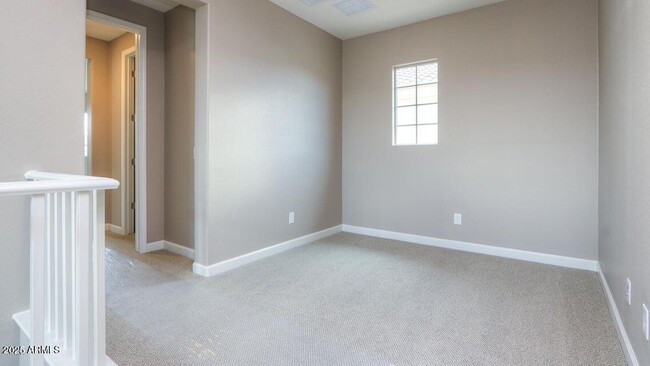 Building Photo - 1945 W Yellowstone Way