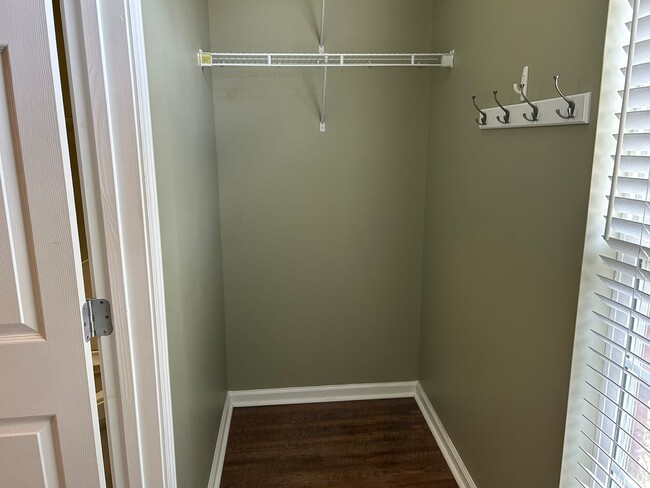 Building Photo - Cozy 3 Bed 2 Bath Home! Available August!