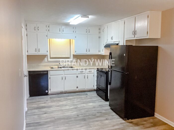 Building Photo - 2150 Moon Dr SW