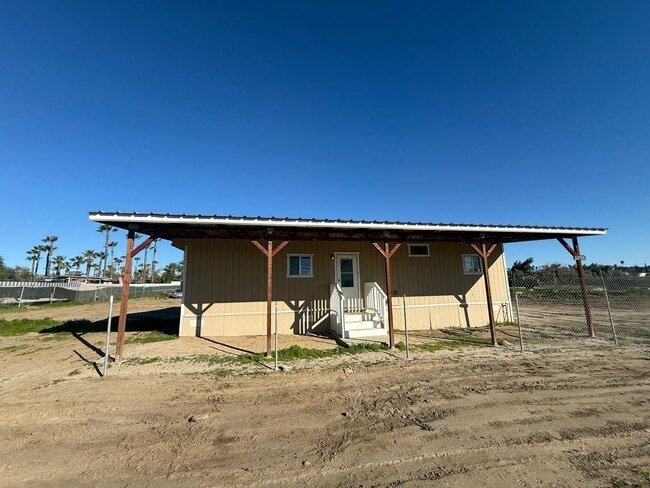 Building Photo - 2 bedroom 2 bathroom mobile home in a huge lot!