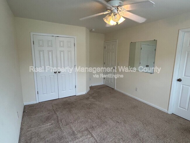 Building Photo - 2500 Valley Haven Dr