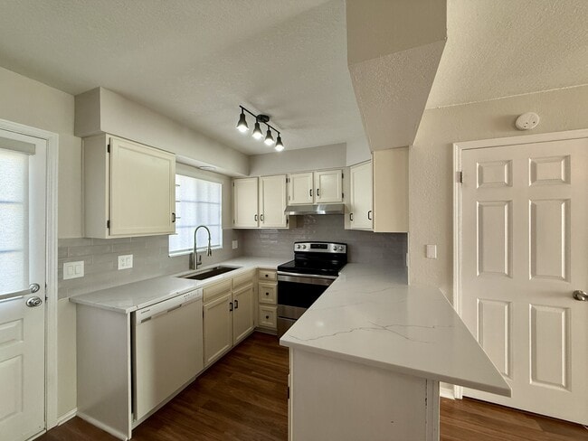 Building Photo - 19738 Applewood Ct